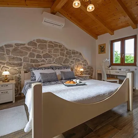 Dajana Villa